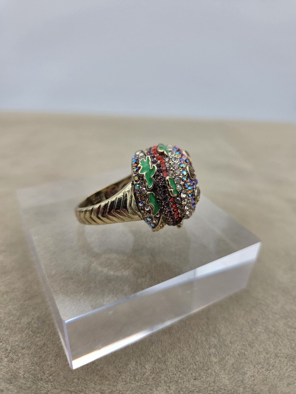 HEIDI DAUS Cocktail Ring Size 9 Hamburger Gold Tone Crystal Enamel Signed - Picture 2 of 7